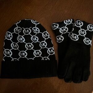 Michael Kors 2-Piece set - hat and gloves
